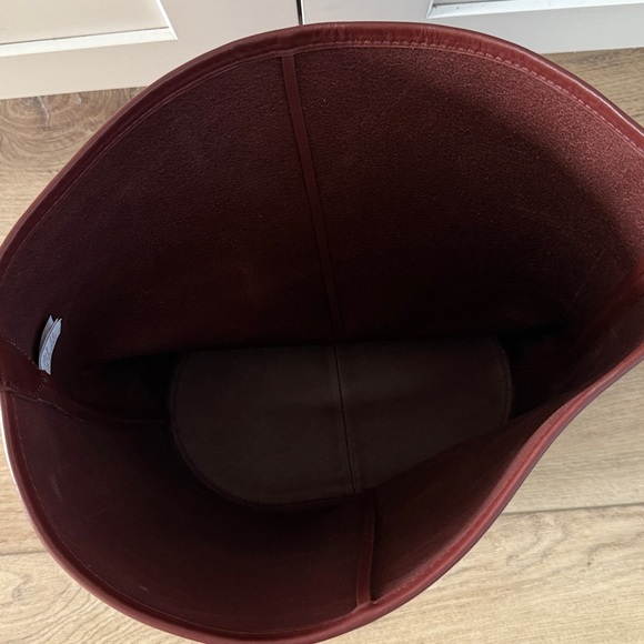 Berkeley big bucket bag in leather
$228.00 - Picture 4 of 5